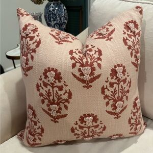 Pottery Barn pillow cover 22x22 + down insert 24x24